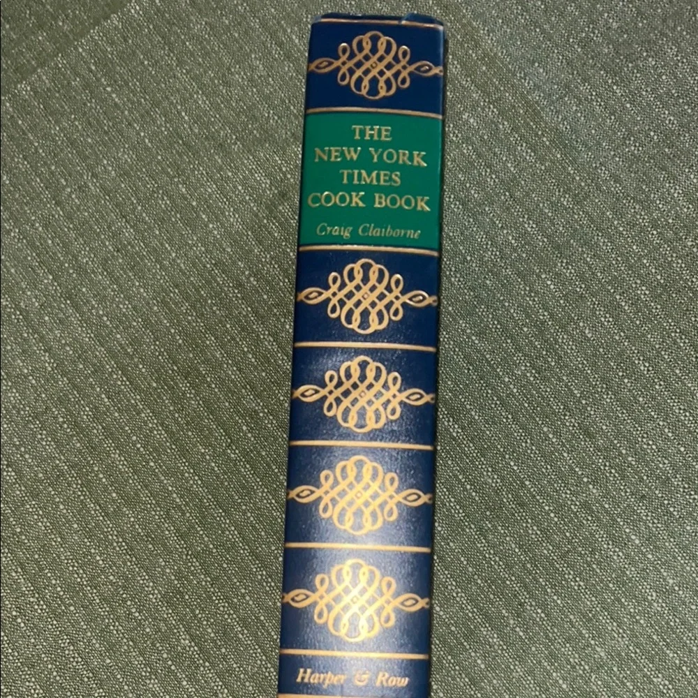 The New York Times Cook book By Craig Claiborne 1961 First Edition Hardback EUC